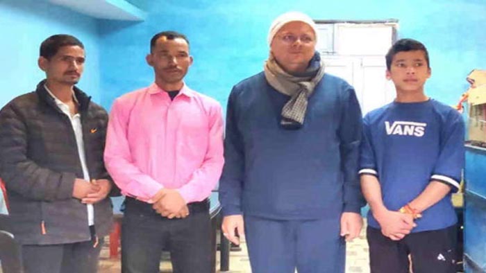 मॉर्निंग वॉक पर निकले सीएम धामी ने किया चाय की चुस्कियों संग  जनता से संवाद
